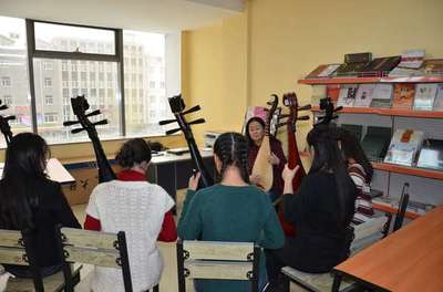 弦音传友谊，琵琶中阮奏响乌兰巴托——记乌兰巴托中国文化中心中国乐器培训班